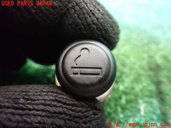 1UPJ-9231887815]グランドハイエース(VCH10W)シガライター 中古_2