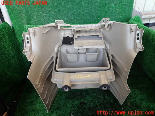 1UPJ-9231887549]グランドハイエース(VCH10W)コンソール 中古_5