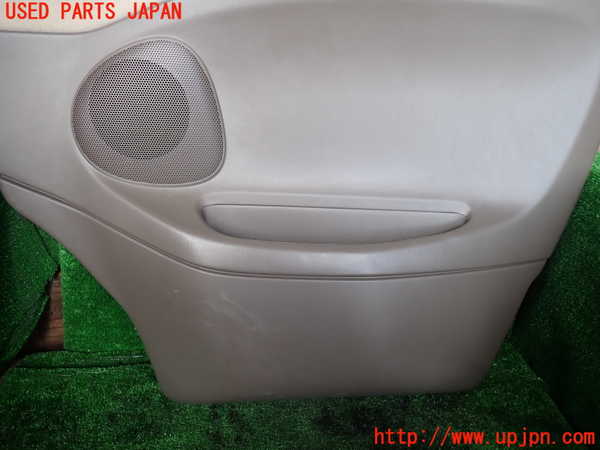 1UPJ-9231881234]グランドハイエース(VCH10W)右前ドア内張り 中古_3