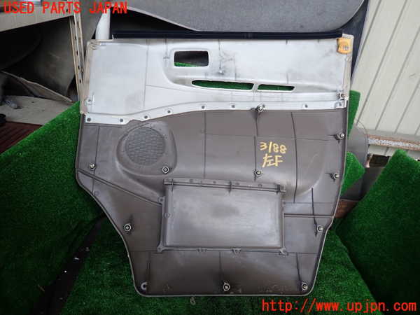 1UPJ-9231881264]グランドハイエース(VCH10W)左前ドア内張り 中古_4