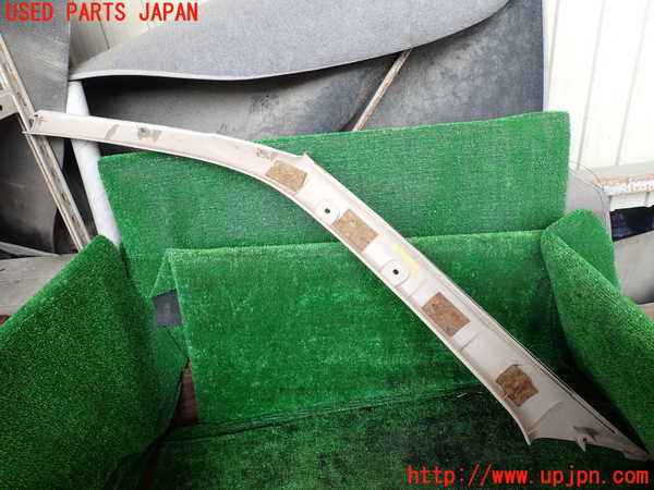 1UPJ-9231887655]グランドハイエース(VCH10W)右フロントピラートリム 中古_3