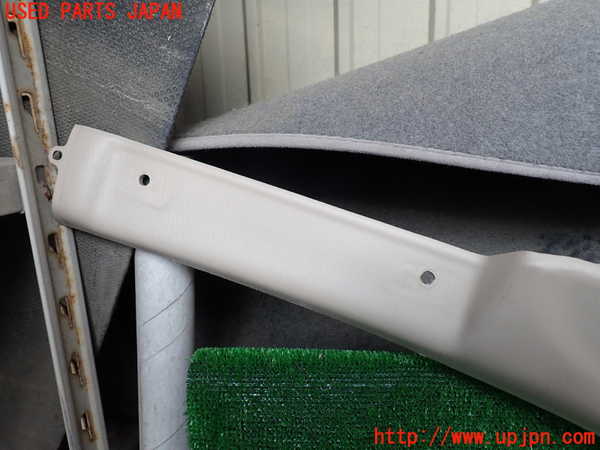 1UPJ-9231887660]グランドハイエース(VCH10W)左フロントピラートリム 中古_3