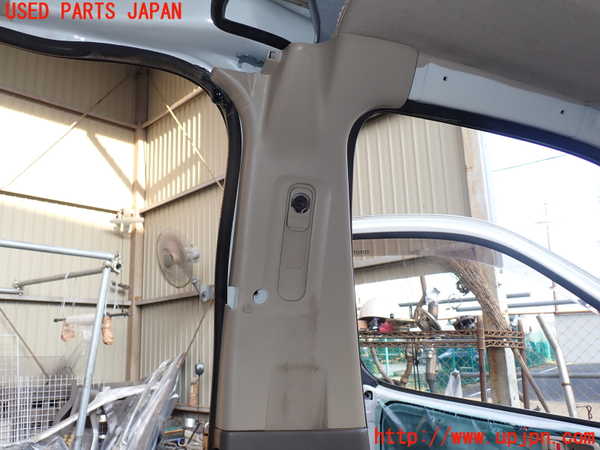 1UPJ-9231887670]グランドハイエース(VCH10W)左センターピラートリム 中古_2