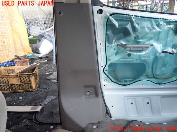 1UPJ-9231887670]グランドハイエース(VCH10W)左センターピラートリム 中古_3