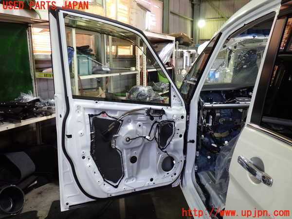 1UPJ-9231901260]セレナ e-POWER(HFC27)左前ドア M2H4U 中古_5