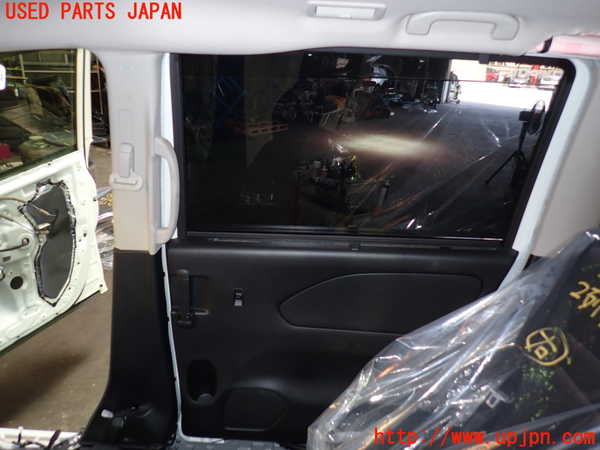 1UPJ-9231901290]セレナ e-POWER(HFC27)右後ドア M2L3 中古_5