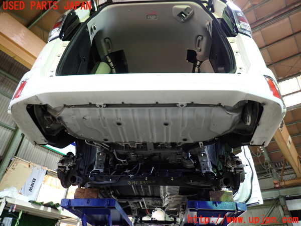 1UPJ-9231901610]セレナ e-POWER(HFC27)リアバンパー 中古_5