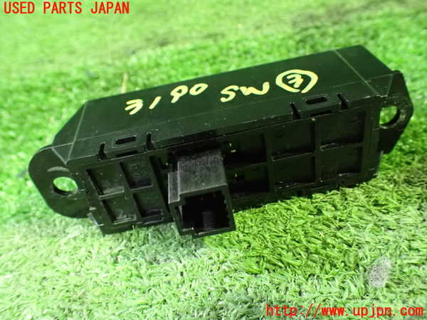 1UPJ-9231906308]セレナ e-POWER(HFC27)スイッチ3 (トリップリセット) 中古_2