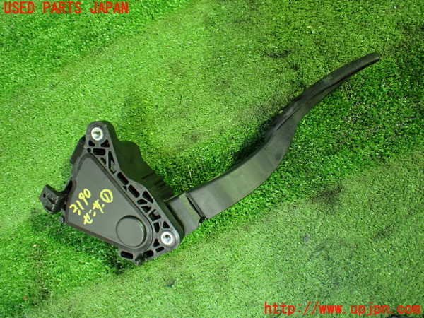 1UPJ-9231906381]セレナ e-POWER(HFC27)センサー1 (アクセルペダル) 中古_2