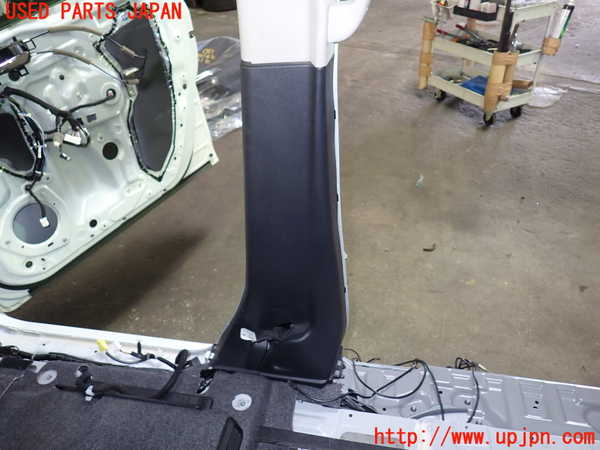 1UPJ-9231907665]セレナ e-POWER(HFC27)右センターピラートリム 中古_3