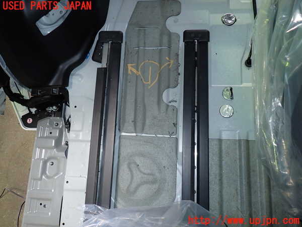 1UPJ-9231907496]セレナ e-POWER(HFC27)シートレール① (２列目右) 中古_2