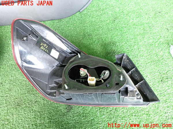 2UPJ-9231921530]WRX STI(VAB)右テールランプ 中古_3