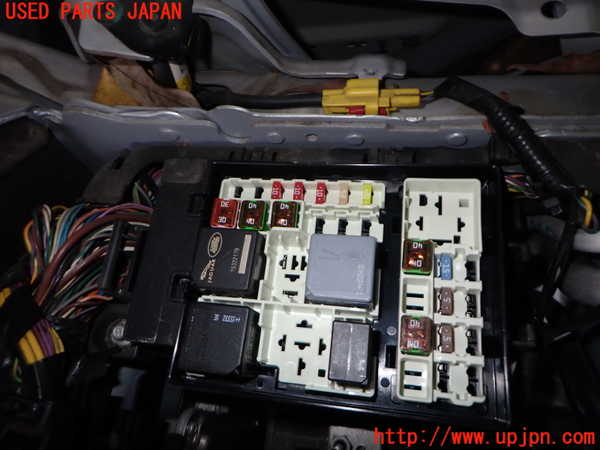 2UPJ-9231936741]ジャガー・XE(JA2GA)ヒューズボックス1 中古_3