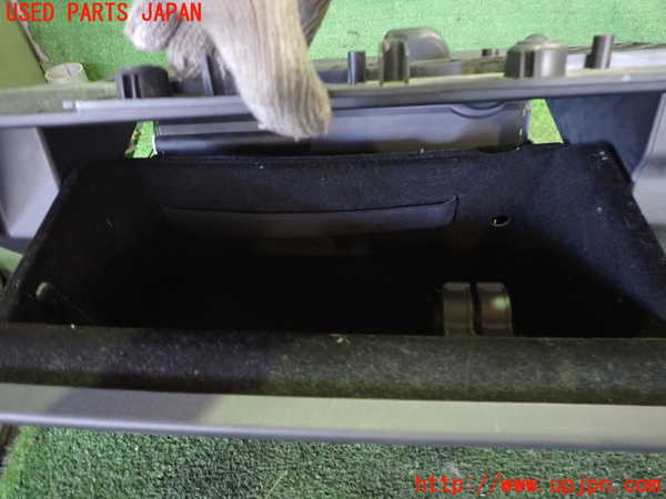 2UPJ-9231937516]ジャガー・XE(JA2GA)グローブボックス1 中古_2