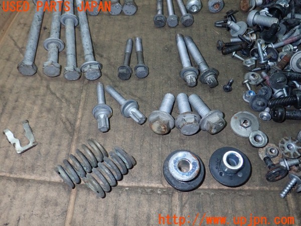 3UPJ=9231960720]BMW 120i カブリオレ(UL20 E88)ネジ・ナット・ステー類 セット ジャンク_3