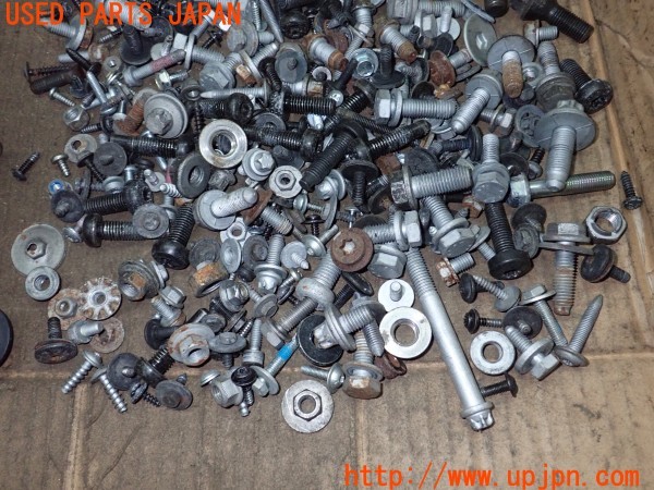 3UPJ=9231960720]BMW 120i カブリオレ(UL20 E88)ネジ・ナット・ステー類 セット ジャンク_5