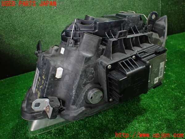 1UPJ-9231961130]BMW 120i カブリオレ E88(UL20)右ヘッドライト HID 中古_4