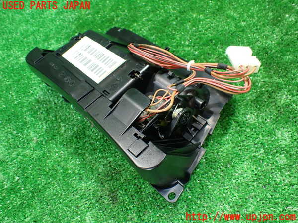 1UPJ-9231967821]BMW 120i カブリオレ E88(UL20)灰皿1 中古_4