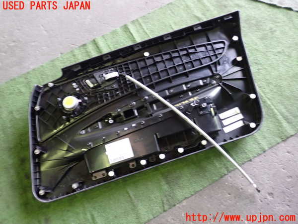 1UPJ-9231961264]BMW 120i カブリオレ E88(UL20)左ドア内張り 中古_4