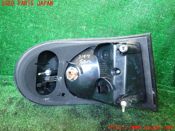 1UPJ-9231971530]FJクルーザー(GSJ15W)右テールランプ 中古_3