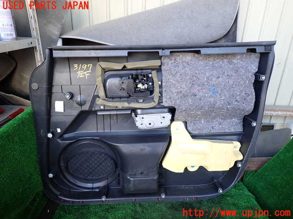 1UPJ-9231971264]FJクルーザー(GSJ15W)左前ドア内張り 中古_4