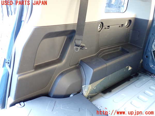 1UPJ-9231977675]FJクルーザー(GSJ15W)右リアピラートリム 中古_3