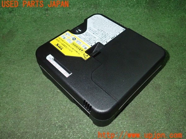 3UPJ=9231980625]アクア(MXPK16)純正 パンク修理キット エアコンプレッサー 中古_3