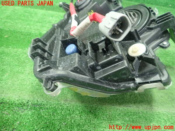 1UPJ-9232011152]プリウスPHV(ZVW52)左コーナーランプ ジャンク部品取り_3