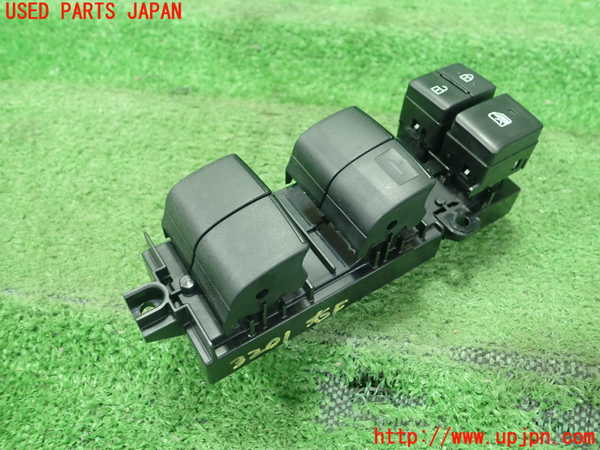 1UPJ-9232016240]プリウスPHV(ZVW52)右前パワーウィンドウスイッチ 中古_2