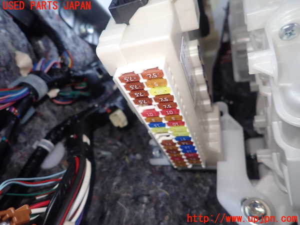 1UPJ-9232016743]プリウスPHV(ZVW52)ヒューズボックス3 中古_3