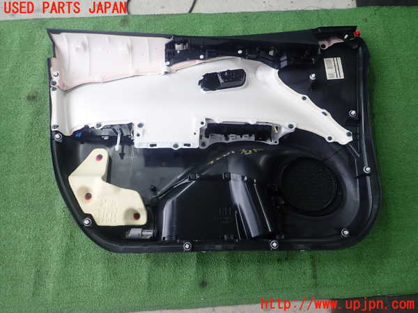 1UPJ-9232011234]プリウスPHV(ZVW52)右前ドア内張り 中古_3