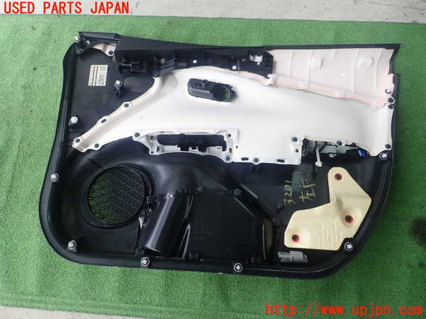 1UPJ-9232011264]プリウスPHV(ZVW52)左前ドア内張り 中古_3