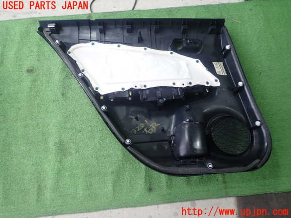 1UPJ-9232011294]プリウスPHV(ZVW52)右後ドア内張り 中古_3