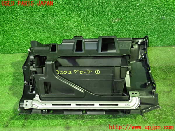 1UPJ-9232027516]シビック タイプR(FK8)グローブボックス1 中古_3