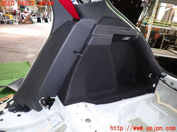 1UPJ-9232027675]シビック タイプR(FK8)右リアピラートリム 中古_3