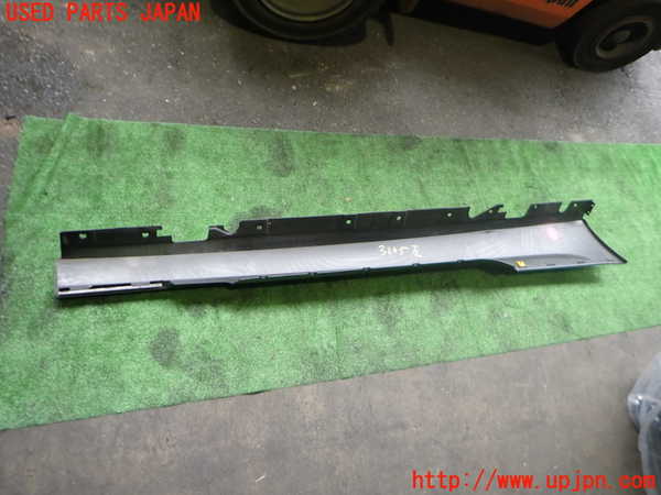 2UPJ-9232051392]BMW 335i カブリオレ(WL35)左サイドステップ (ジャンク品) 中古 (E93)_4
