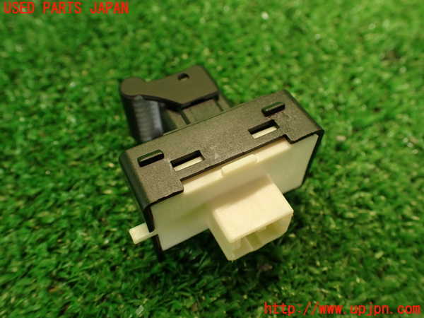 2UPJ-9232066245]フィアット・500X(33414)左前パワーウィンドウスイッチ 中古_3