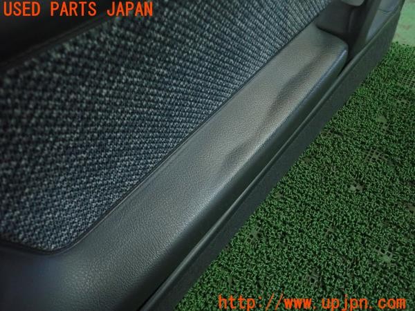 3UPJ=9232070637]カローラレビン(AE91)純正 ドア内張り 中古_4