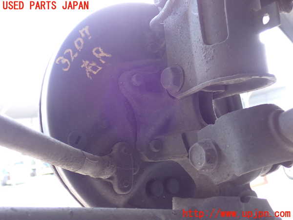 2UPJ-9232074300]カローラ レビン(AE91)右リアナックルハブ 中古_3