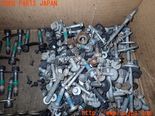 3UPJ=9232090720]ジープ グランドチェロキー(WK36A)ネジ・ナット・ステー類 セット ジャンク_4