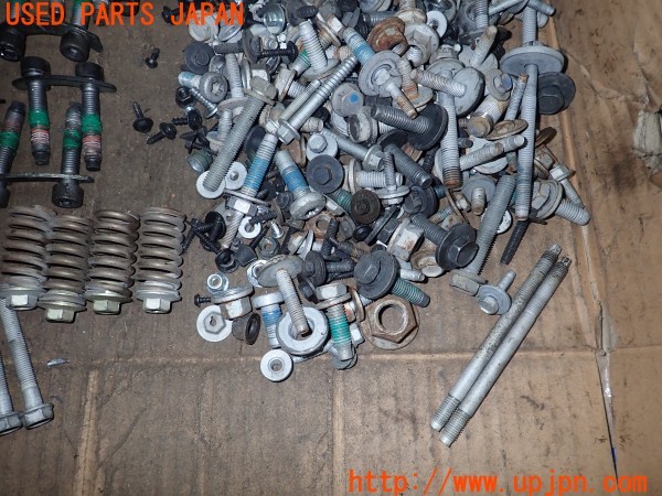 3UPJ=9232090720]ジープ グランドチェロキー(WK36A)ネジ・ナット・ステー類 セット ジャンク_5