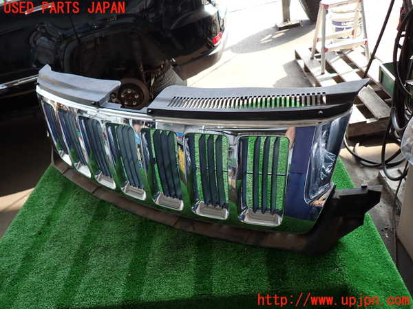 2UPJ-9232091050]ジープ・グランドチェロキー(WK36A)ラジエターグリル 中古_2