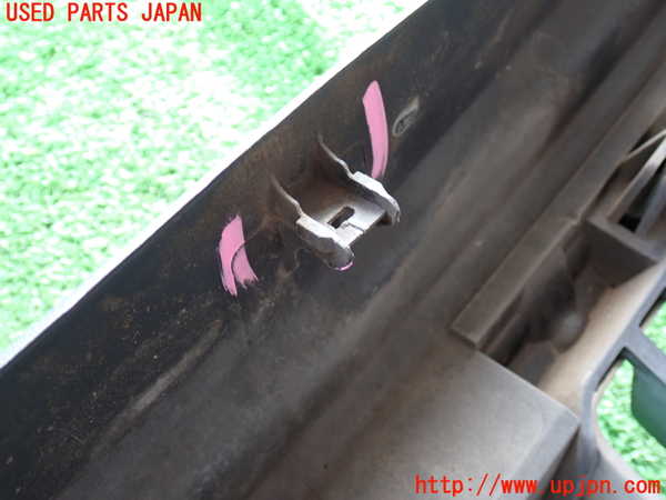 2UPJ-9232091050]ジープ・グランドチェロキー(WK36A)ラジエターグリル 中古_4