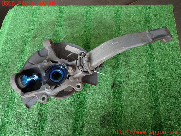 2UPJ-9232094290]ジープ・グランドチェロキー(WK36A)右フロントナックルハブ 中古_2