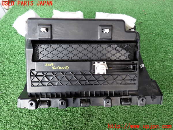 2UPJ-9232097516]ジープ・グランドチェロキー(WK36A)グローブボックス1 中古_3