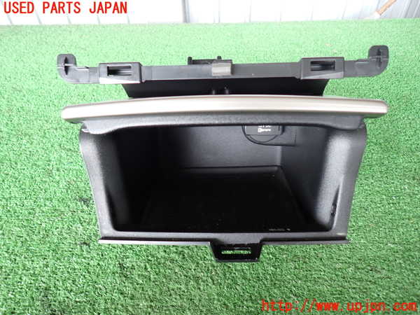 2UPJ-9232097841]ジープ・グランドチェロキー(WK36A)小物入れ1 中古_2