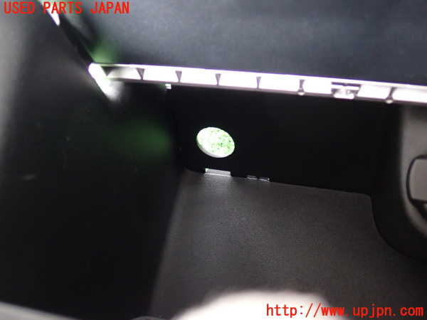 2UPJ-9232097841]ジープ・グランドチェロキー(WK36A)小物入れ1 中古_3