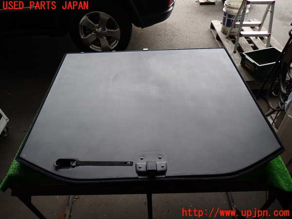 2UPJ-9232097771]ジープ・グランドチェロキー(WK36A)ラゲッジトレイ1 中古_2