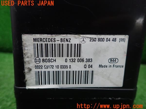 3UPJ=9232100580]ベンツ SL350(230467 R230)純正 2308000448 集中ドアロックポンプ 中古_5