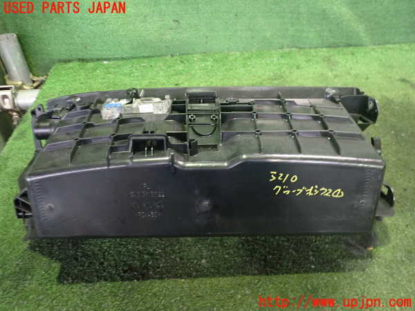 2UPJ-9232107516]ベンツ SL350 R230(230467)グローブボックス1 中古_4